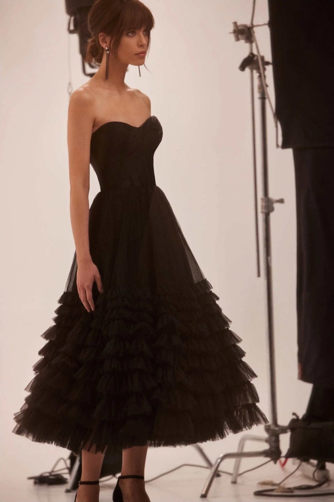 Cute one-shoulder frill-layered midi dress in black - Image 6