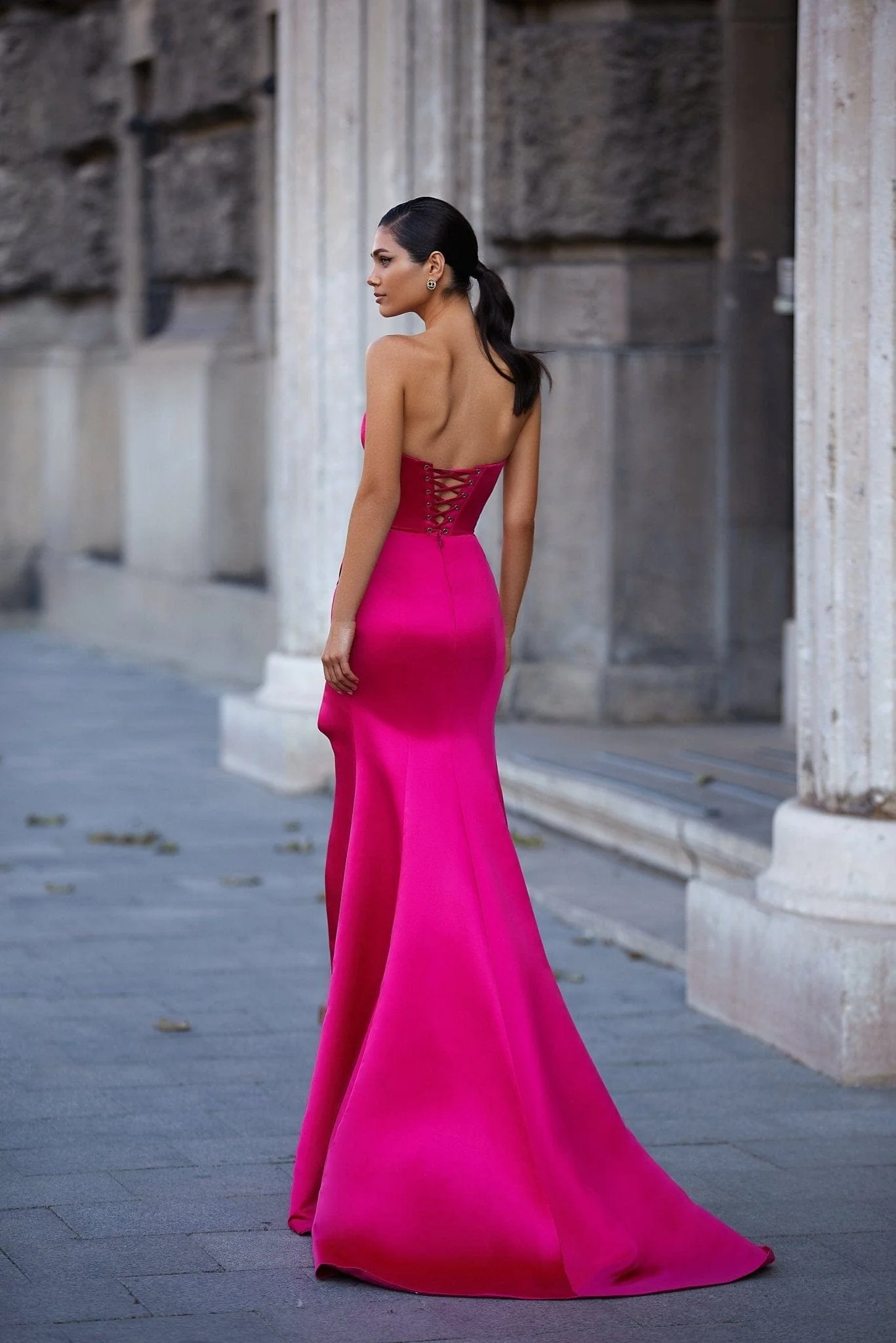 Fuchsia Strapless evening gown with thigh slit - Image 9